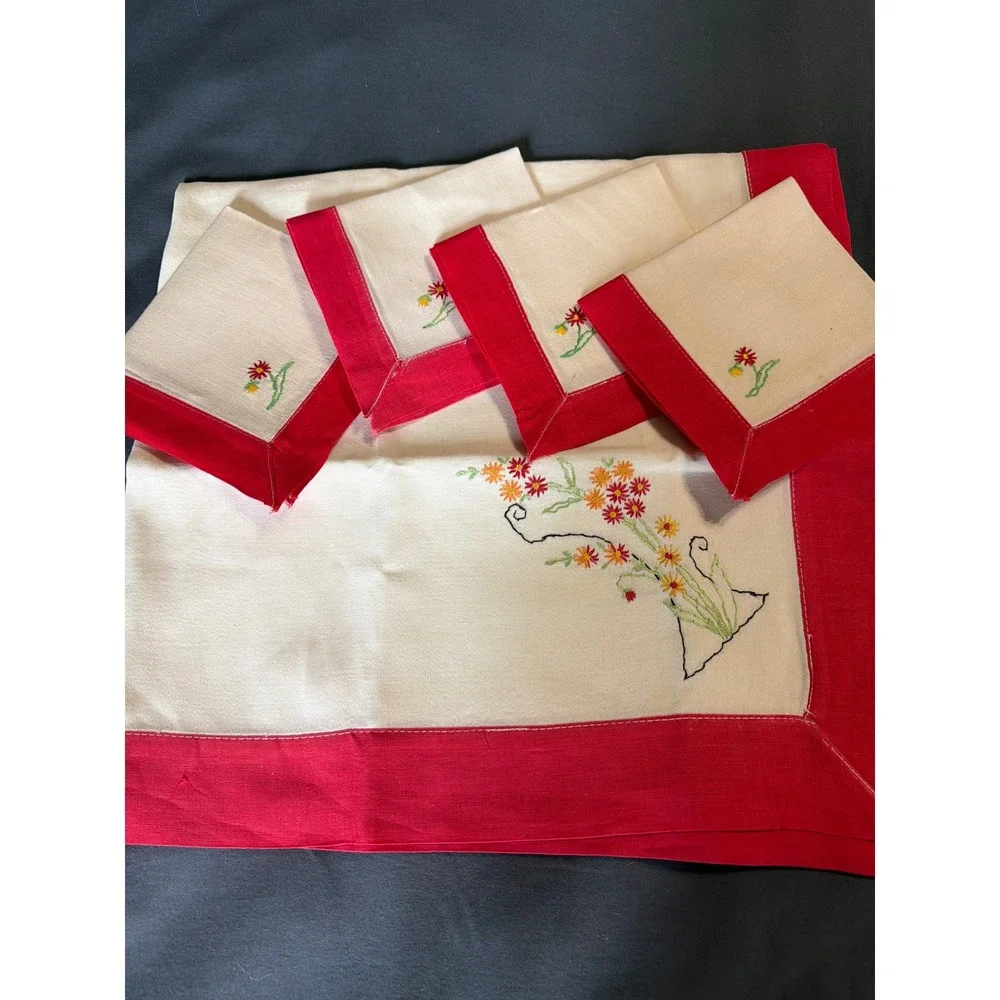 Vintage Embroidered Floral Tablecloth and 4 Napkins Set Red White Square 29x29